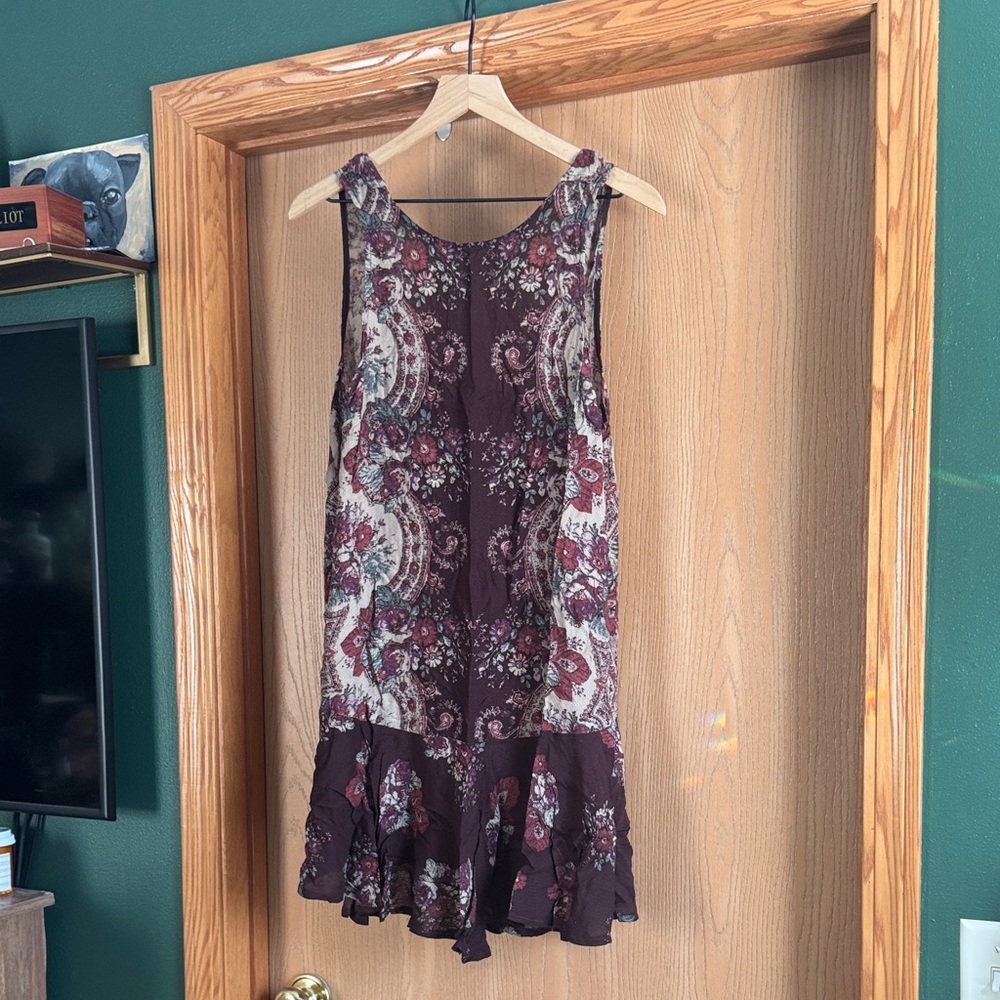 Free People Intimately Dobby Dot Slip
Tunic/Mini Dress Sz. M Burgundy and Tan.